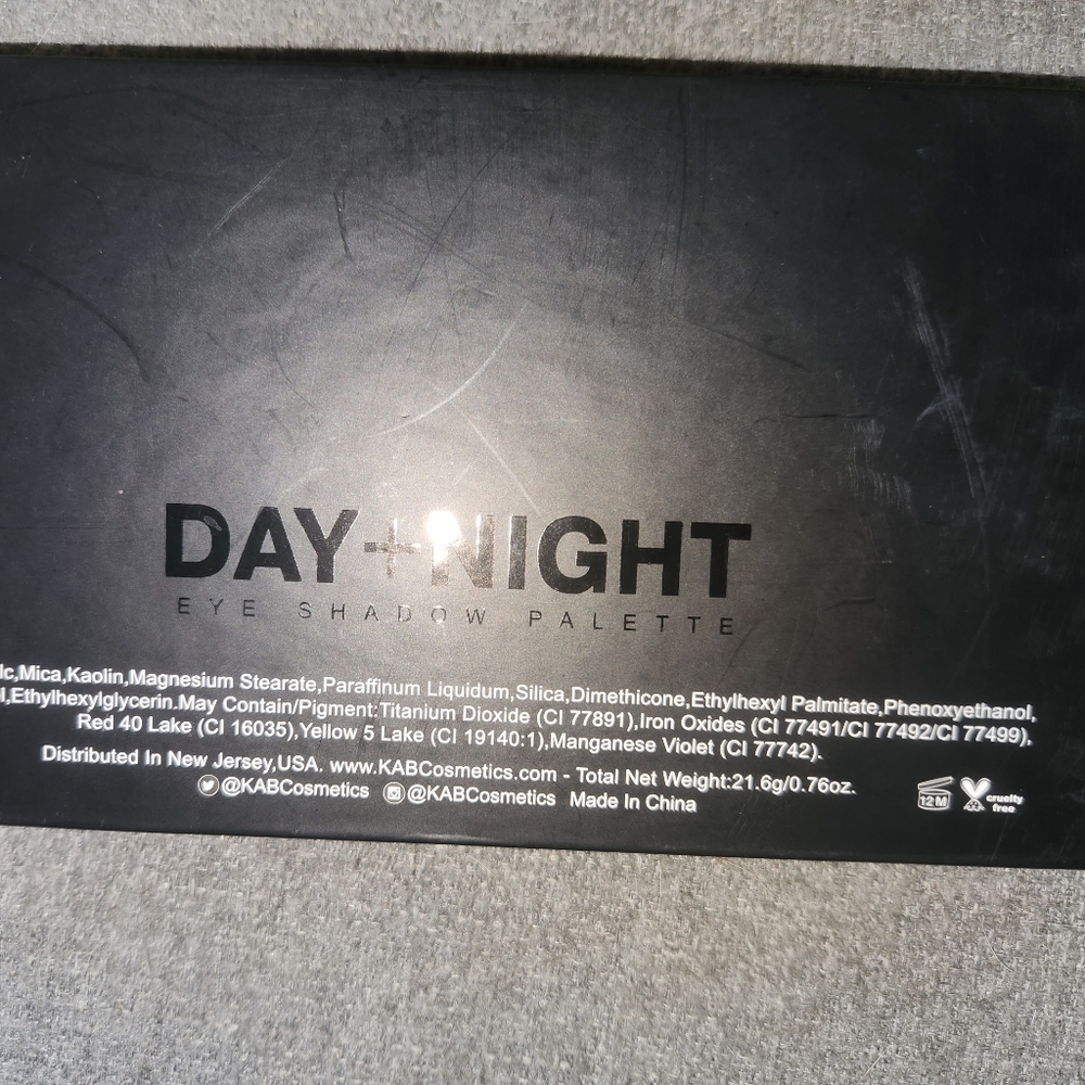 KAB Cosmetics Day & Night Eyeshadow Pallette - Picture 2 of 7